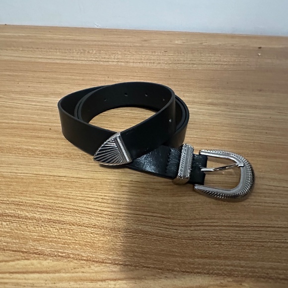 H&M belt - Picture 2 of 3